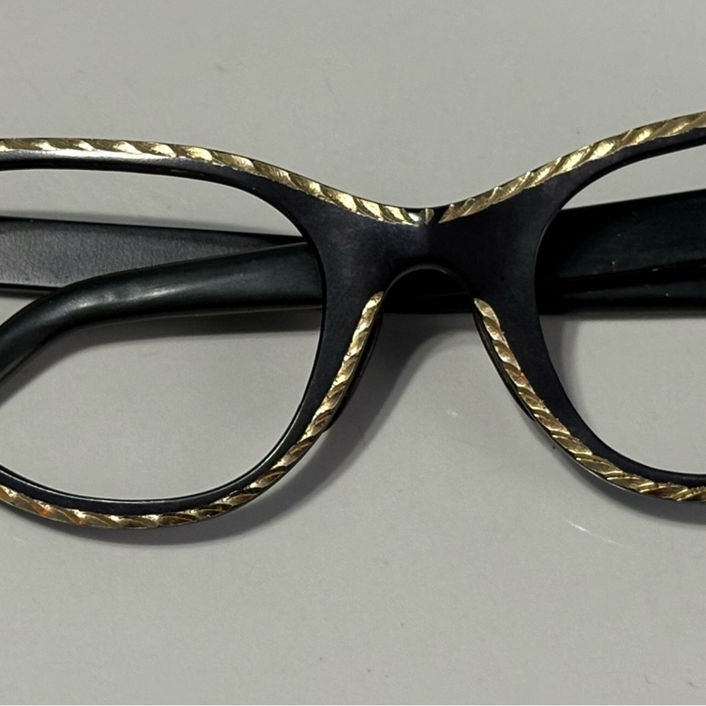 Sale! Last Chance! Removing 2/15 Vintage  Cat-eye Glasses (no lenses) - Picture 5 of 11